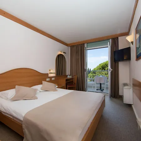 Maistra Select Astarea 3*